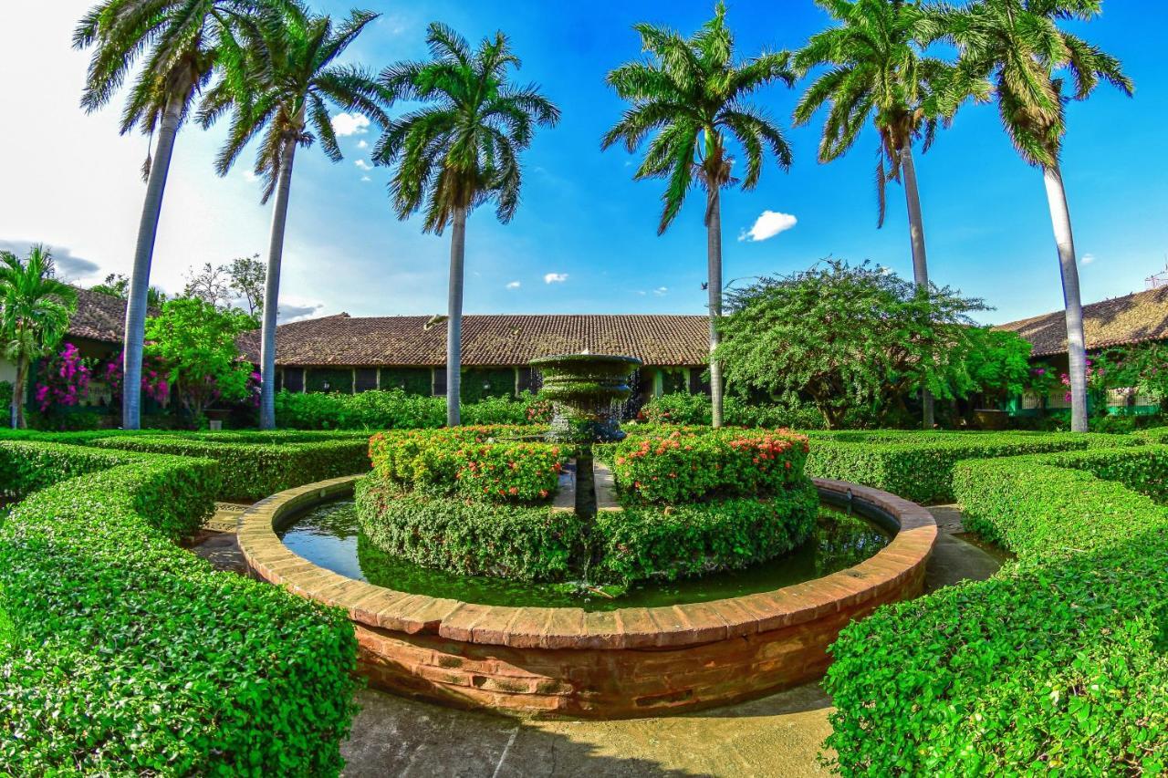 Hotel El Convento Leon Nicaragua エクステリア 写真