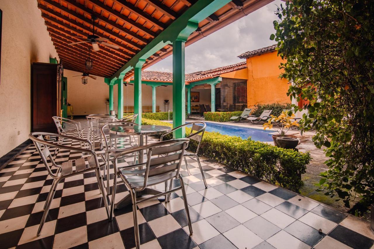 Hotel El Convento Leon Nicaragua エクステリア 写真